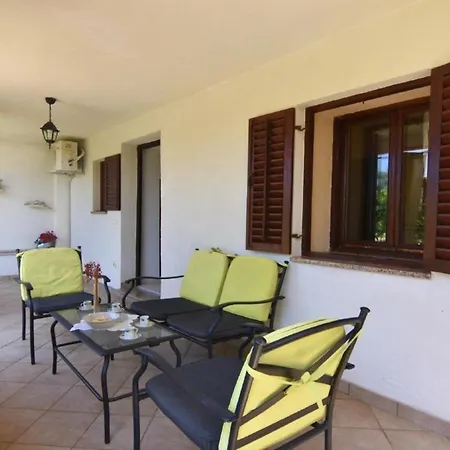 Apartment In Duba Mit Garten, Terrasse Und Grill *