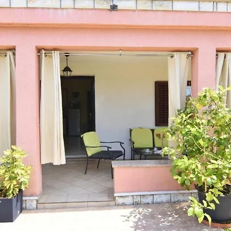 In Duba Mit Garten, Terrasse Und Grill *