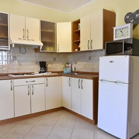 Apartmán In Duba Mit Garten, Terrasse Und Grill *