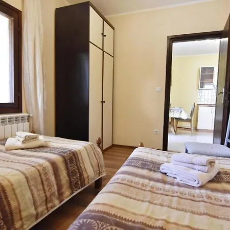 In Duba Mit Garten, Terrasse Und Grill Apartmán Umag